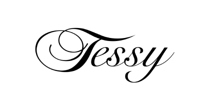 Logotipo de Tessy, marca española de bikinis juveniles y coloridos, ideales para disfrutar del sol en Torremolinos.